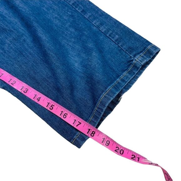 10/$25🦋 Smith's Medium Wash Denim Capris - Size 16 - Picture 9 of 12
